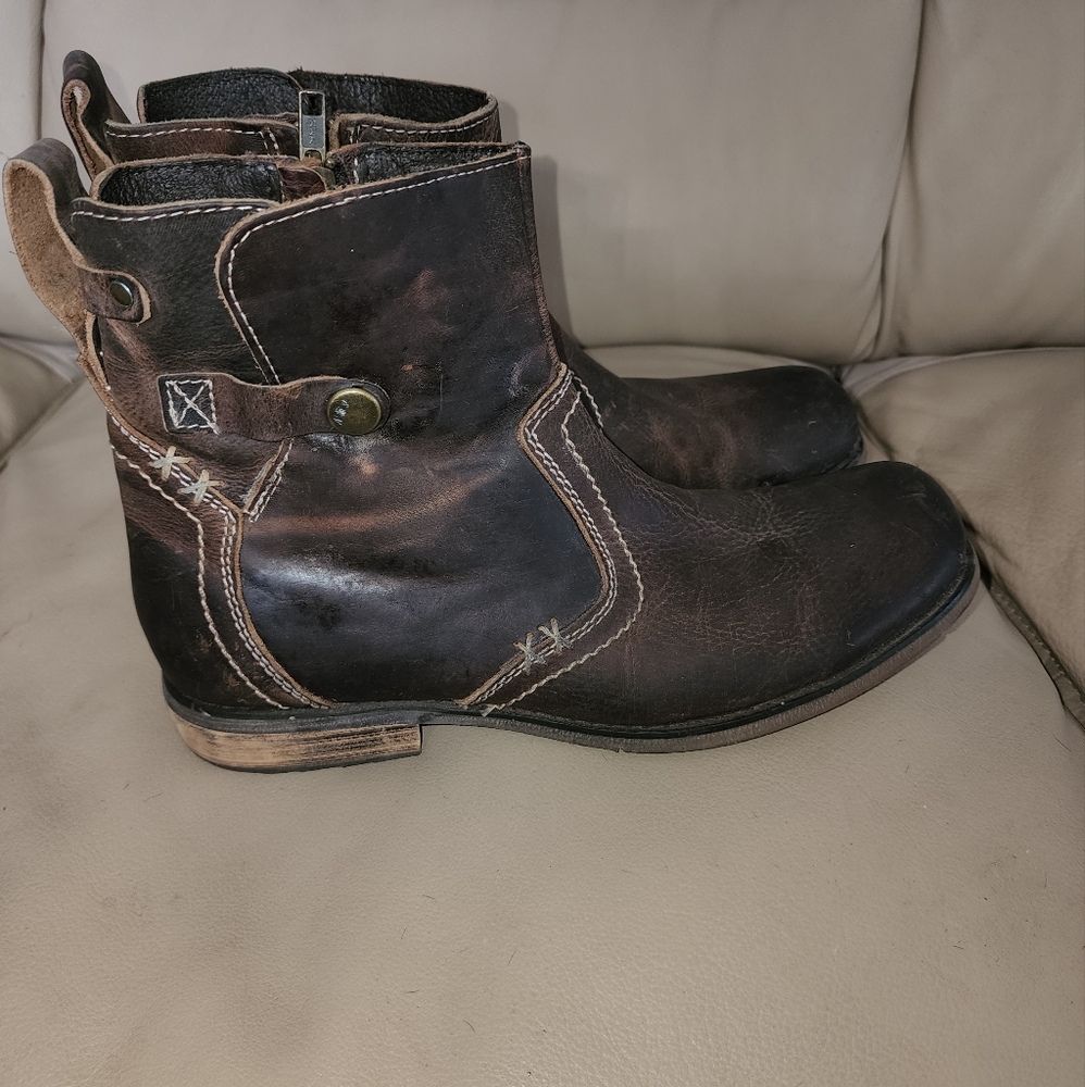 Bedstu boots sz9 men's